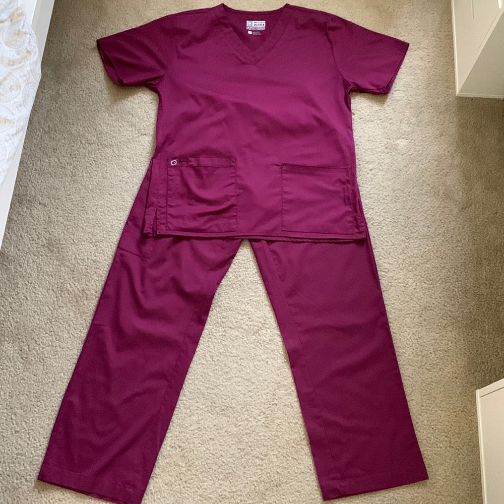 Wonderwork women’s scrub set